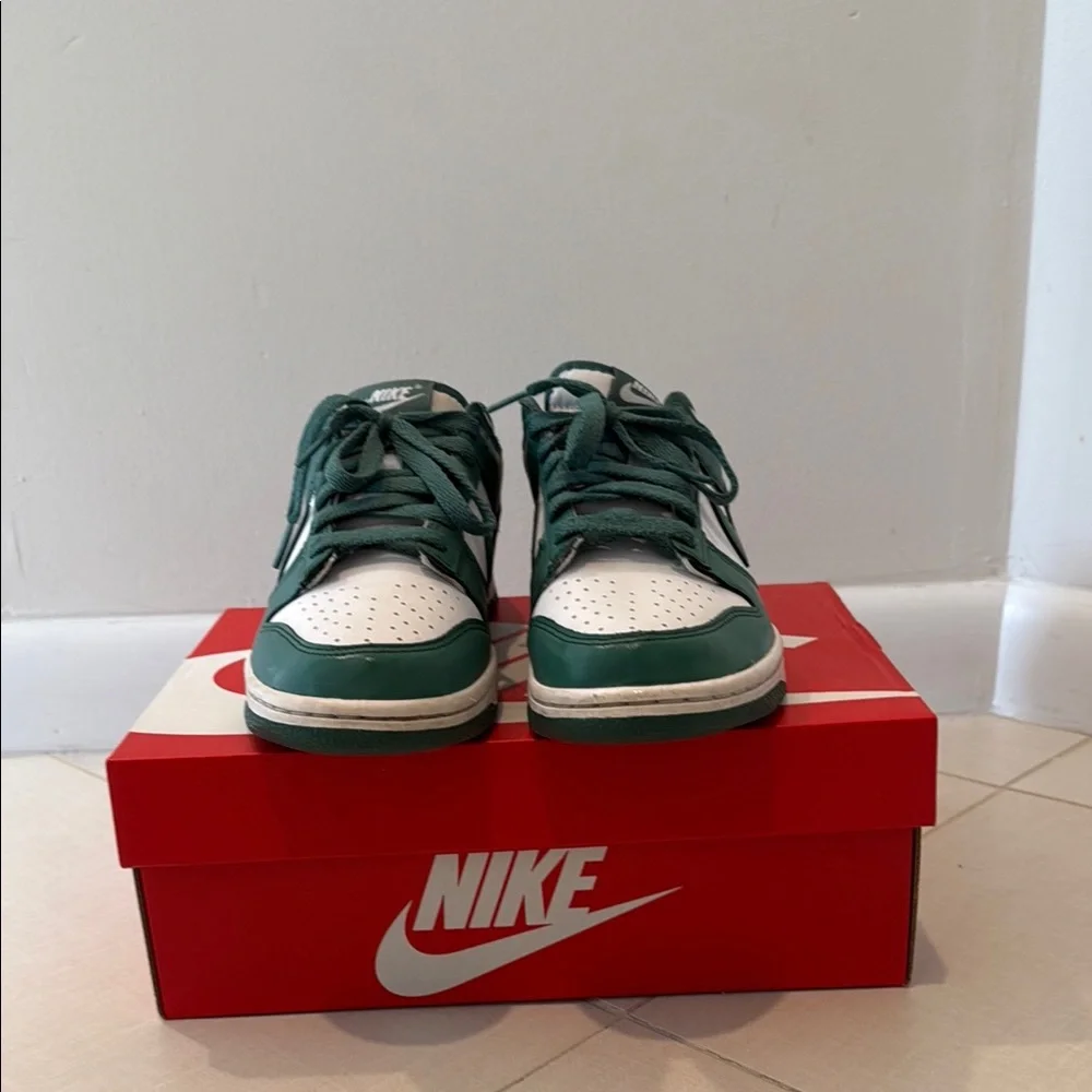 Nike Dunk Low Youth/Big Kids size 7 - Picture 2 of 13